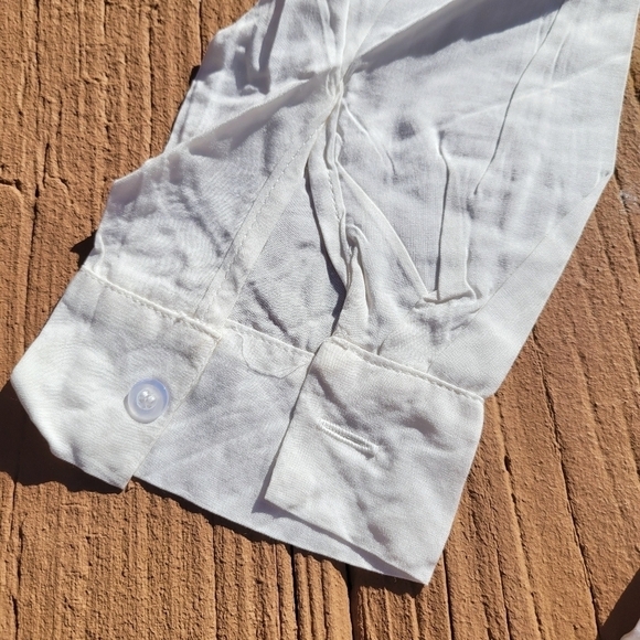 Crisp White Contemporary Cover Up▪︎One size - Picture 5 of 9